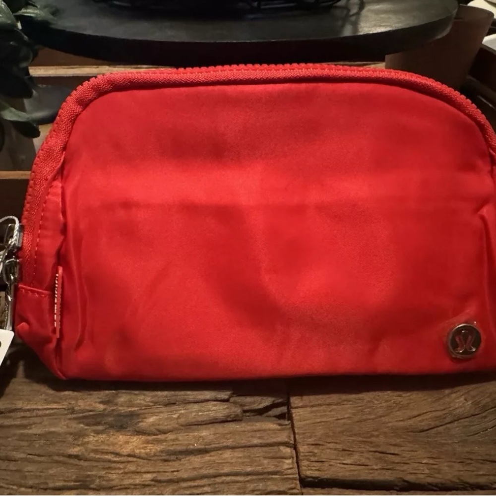 New Lululemon Everywhere Belt Bag Red 2L (Large) Unisex